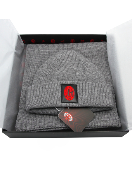 SET SCIARPA E CAPPELLO CON RICAMO IN BOX 47%PC 31%PL 22%NY MILAN