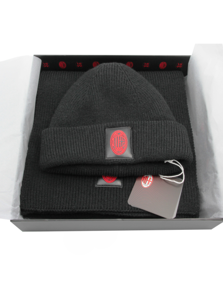SET SCIARPA E CAPPELLO CON RICAMO IN BOX 47%PC 31%PL 22%NY MILAN